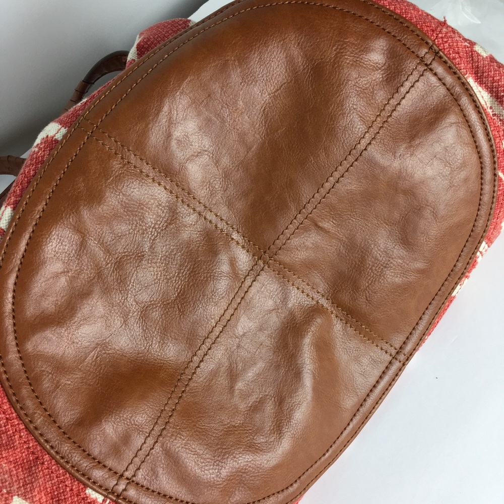 Lucky Brand Red and Cream Shoulder Bag - Picture 7 of 16